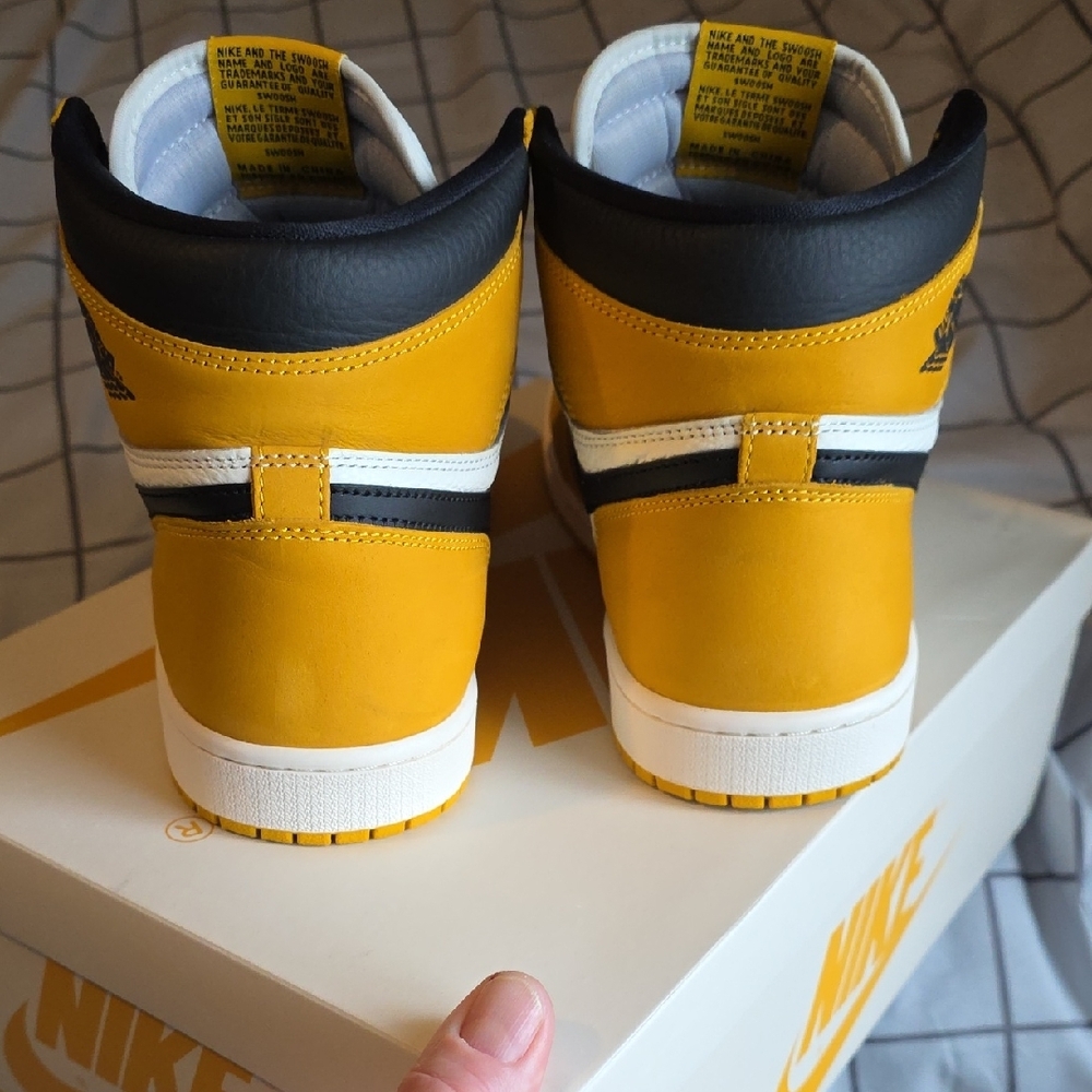 Nike High-Top Sneakers Yellow and White - Picture 6 of 13